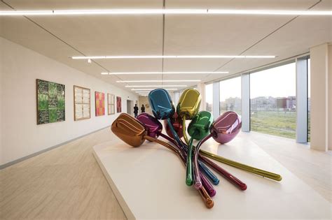 il mondo dell'arte alla fondazione prada|Meriem Bennani alla Fondazione Prada con il  .